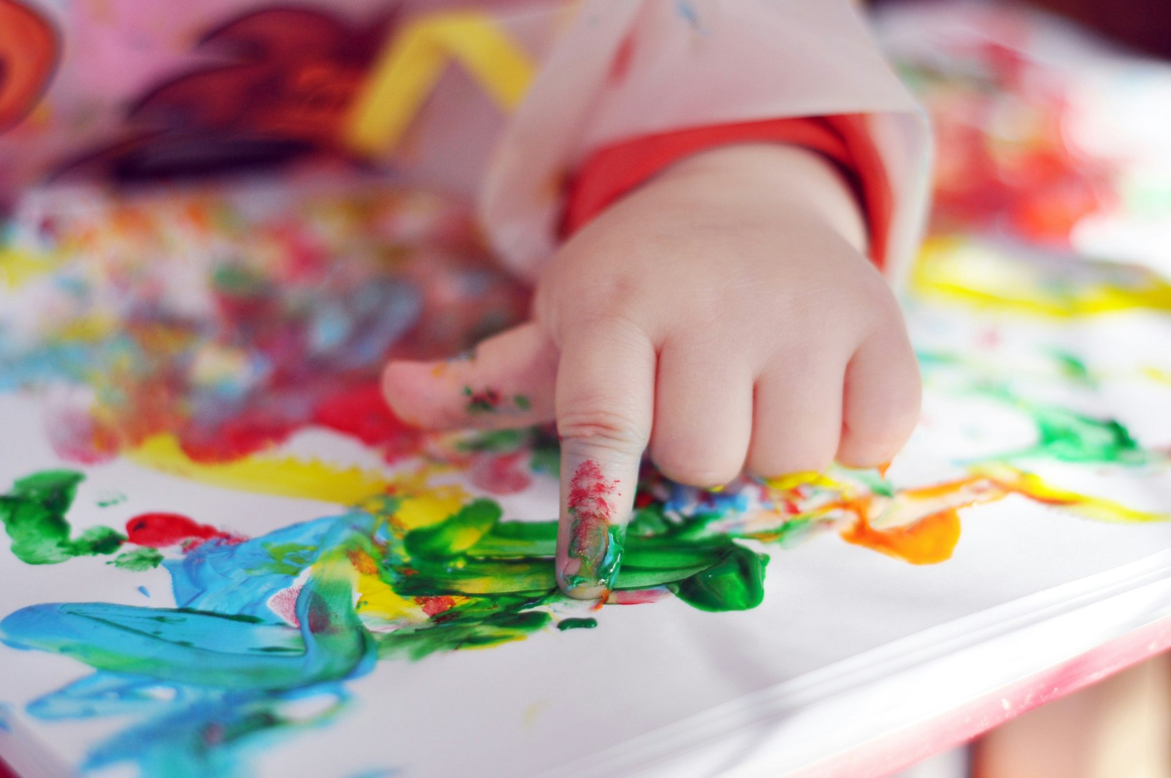 Comment faire de la peinture avec un bébé ?