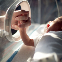 Sensation De Bébé Qui Pousse Sur Le Col