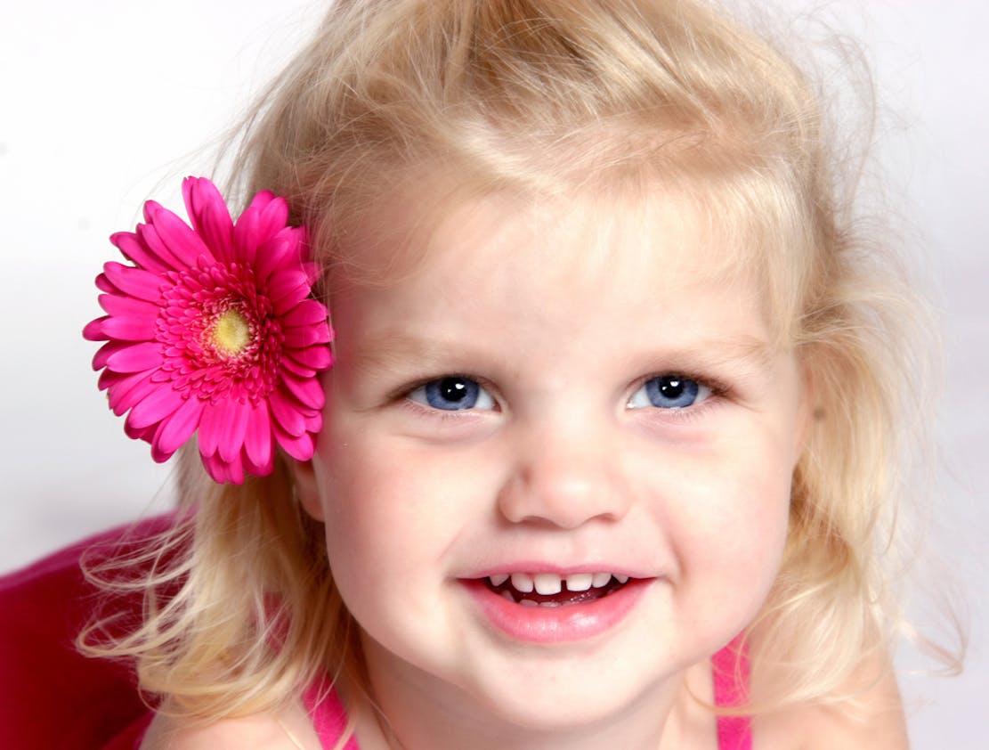 Coiffure pour petite fille 25 jolies coiffures parents Coiffure demi queue