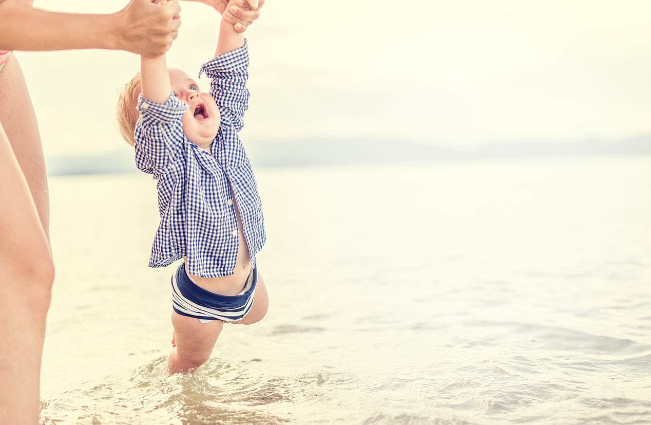 Bébé à la mer les précautions à prendre PARENTS fr