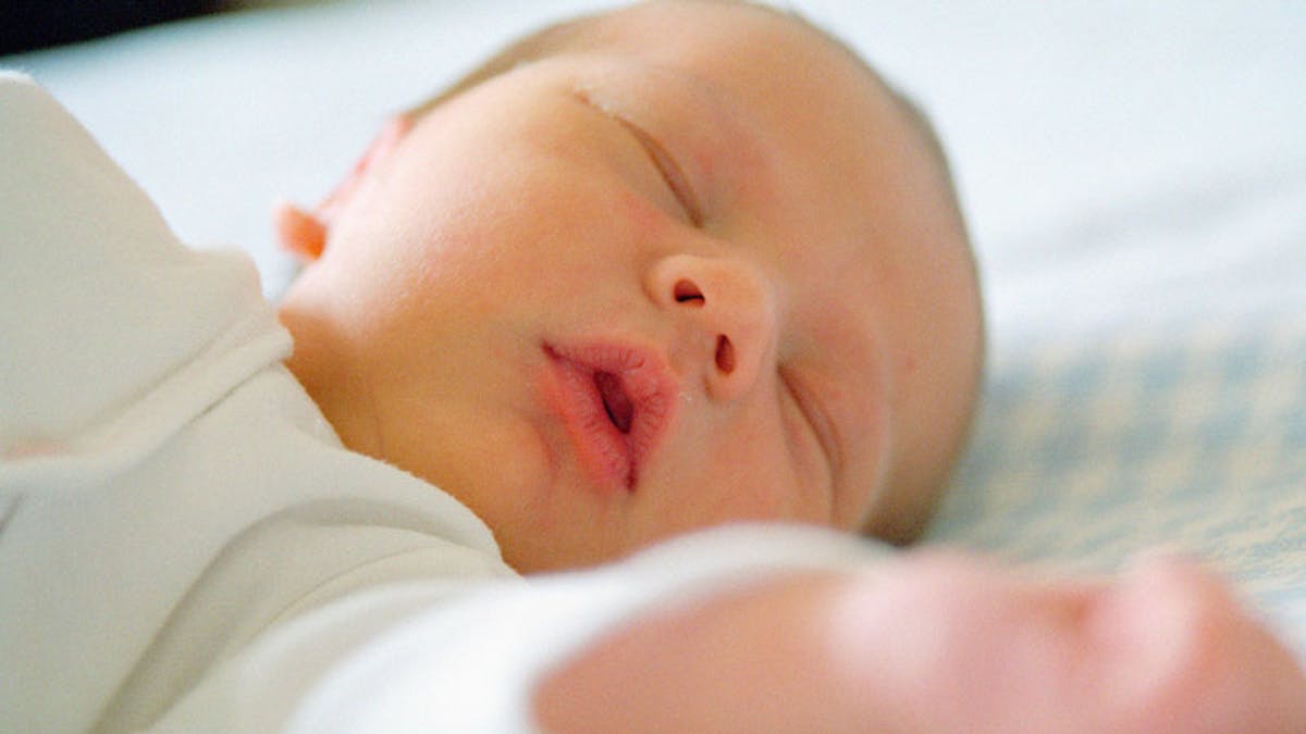 Que Faire Pour Que Bebe Fasse Ses Nuits Nos Conseils Parents Fr