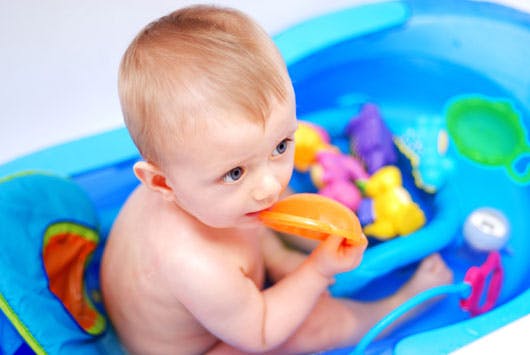 Premiers Jeux De Bain De Bebe Parents Fr Premiers Jeux De Bain De Bebe Parents Fr