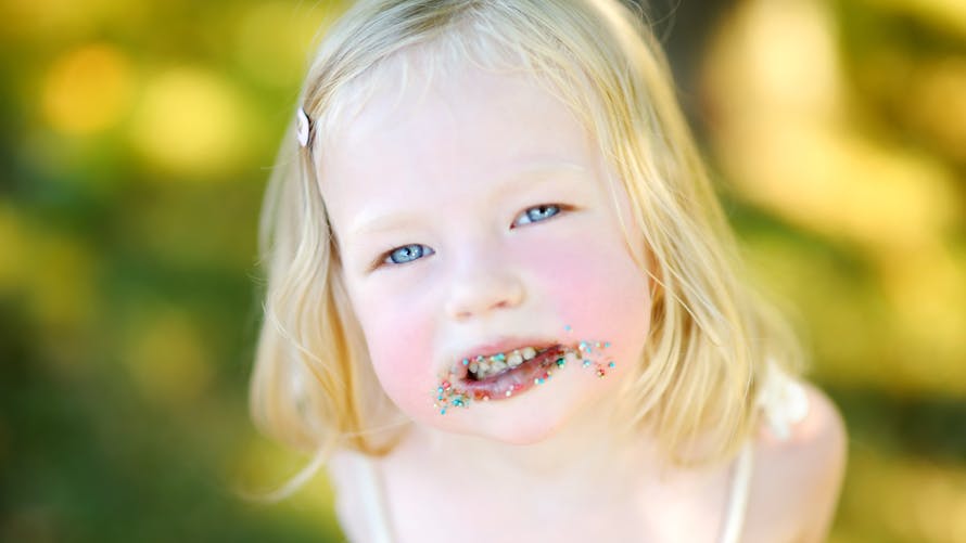 Bonbons et gâteaux : mon enfant est accro !