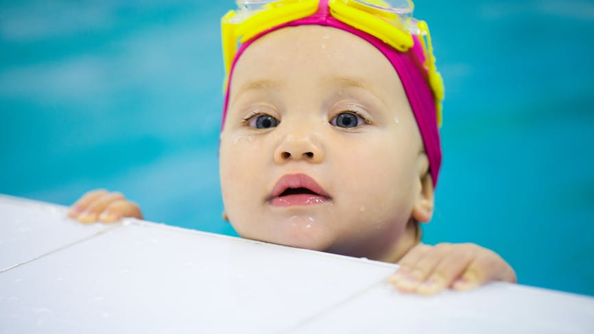 Quand un bébé peut-il aller à la piscine ?