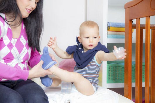 Apprendre A Bebe A S Habiller Seul Parents Fr Apprendre A Bebe A S Habiller Seul Parents Fr