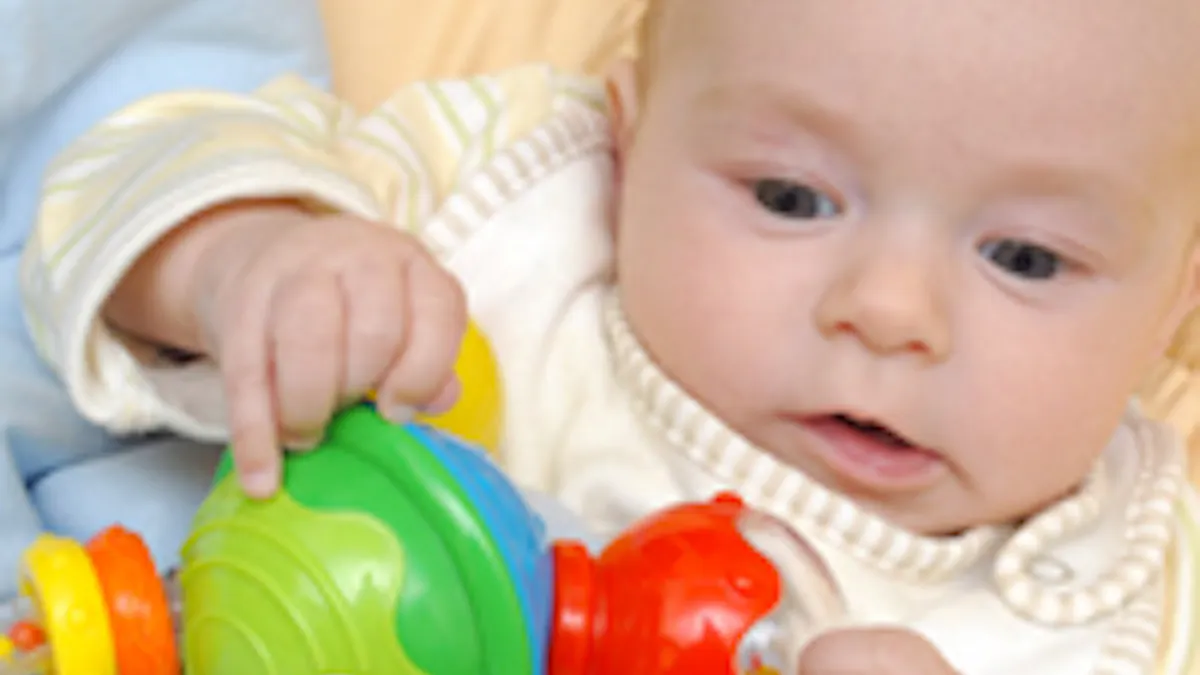 Un Hochet Sans Risques Pour Bebe Parents Fr Un Hochet Sans Risques Pour Bebe Parents Fr