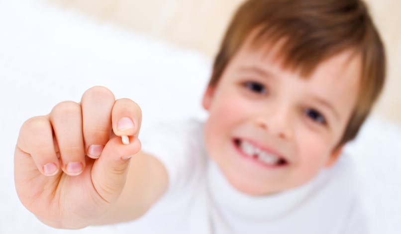 A quel âge mon enfant va-t-il perdre ses dents de lait ? 