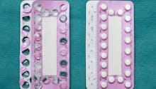 Contraception : quand arrêter sa pilule ou enlever son stérilet pour tomber enceinte ?
