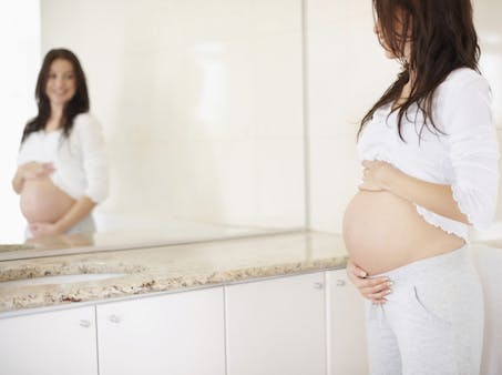Fit Moms : ces femmes enceintes ultra-sportives au ventre plat qui  inquiètent 