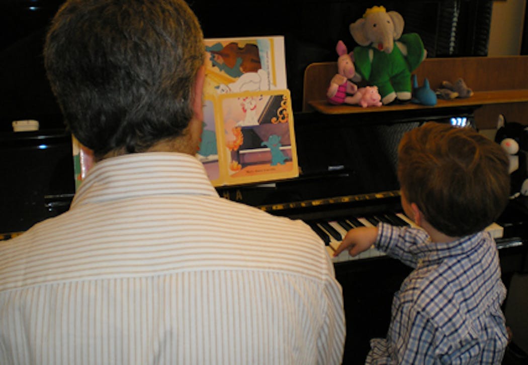 Un piano pour bébé dès l'âge de 5 mois avec la méthode Kaddouch