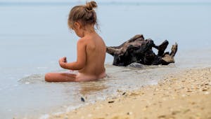 Nudité à la plage : qu’en pensent les enfants ?