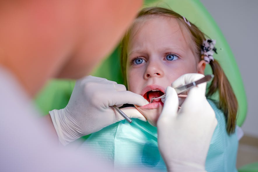 Enfant chez le dentiste  à quel âge et comment le préparer ?  PARENTS.fr