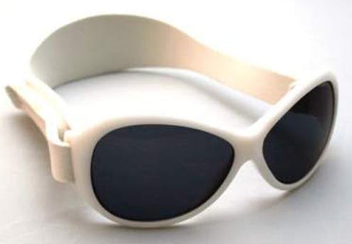 Quelles Lunettes De Soleil Pour Bebe Parents Fr Quelles Lunettes De Soleil Pour Bebe Parents Fr