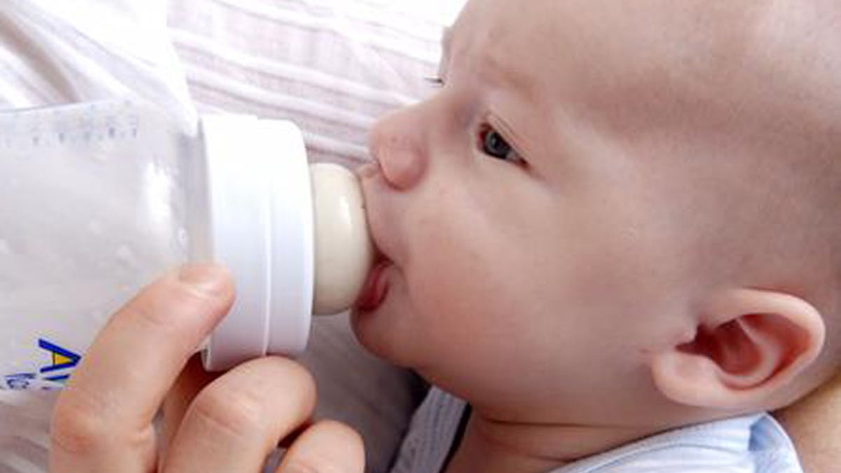 Sevrage Comment Arreter L Allaitement A La Reprise Du Travail Parents Fr Sevrage Comment Arreter L Allaitement A La Reprise Du Travail Parents Fr