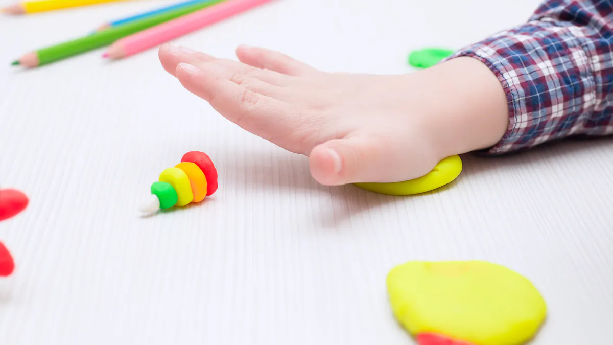La Pate A Modeler Une Activite Manuelle Pour Bebe Parents Fr La Pate A Modeler Une Activite Manuelle Pour Bebe Parents Fr