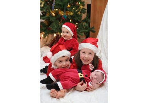 Louane (7 ans), Baptiste (5 ans), Lola (1 an) et Eline
      (2 mois)