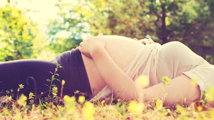 Quand peut-on sentir bébé bouger dans le ventre ? 