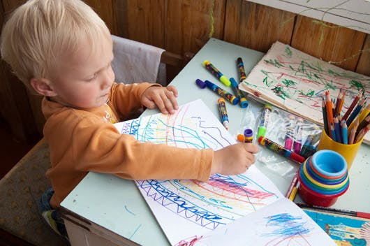 Dessin Bebe Du Gribouillage Au Bonhomme Tetard Parents Fr Dessin Bebe Du Gribouillage Au Bonhomme Tetard Parents Fr