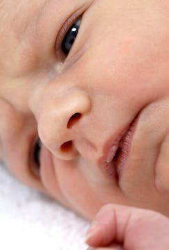 Ampoule de succion chez un bébé