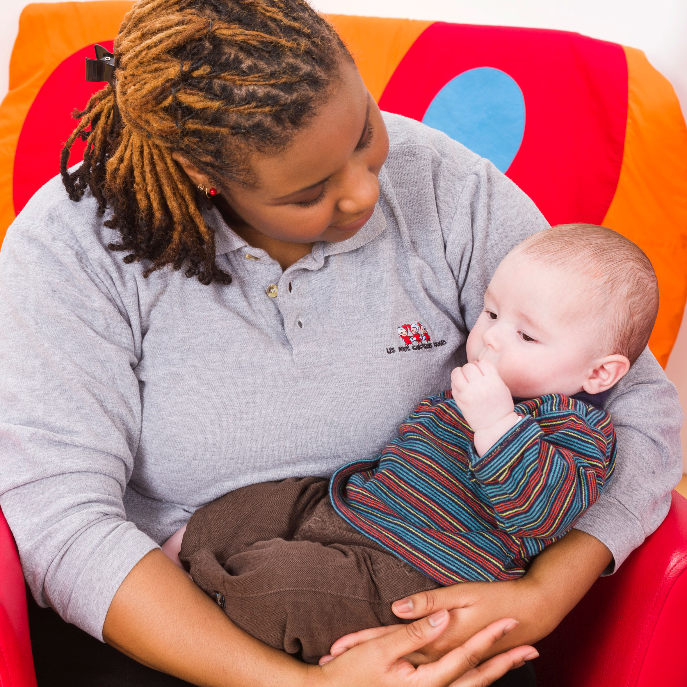 Rescue Adulte à Partir De Quel âge Calmer son bébé : comment arrêter les pleurs de bébé ? | PARENTS.fr