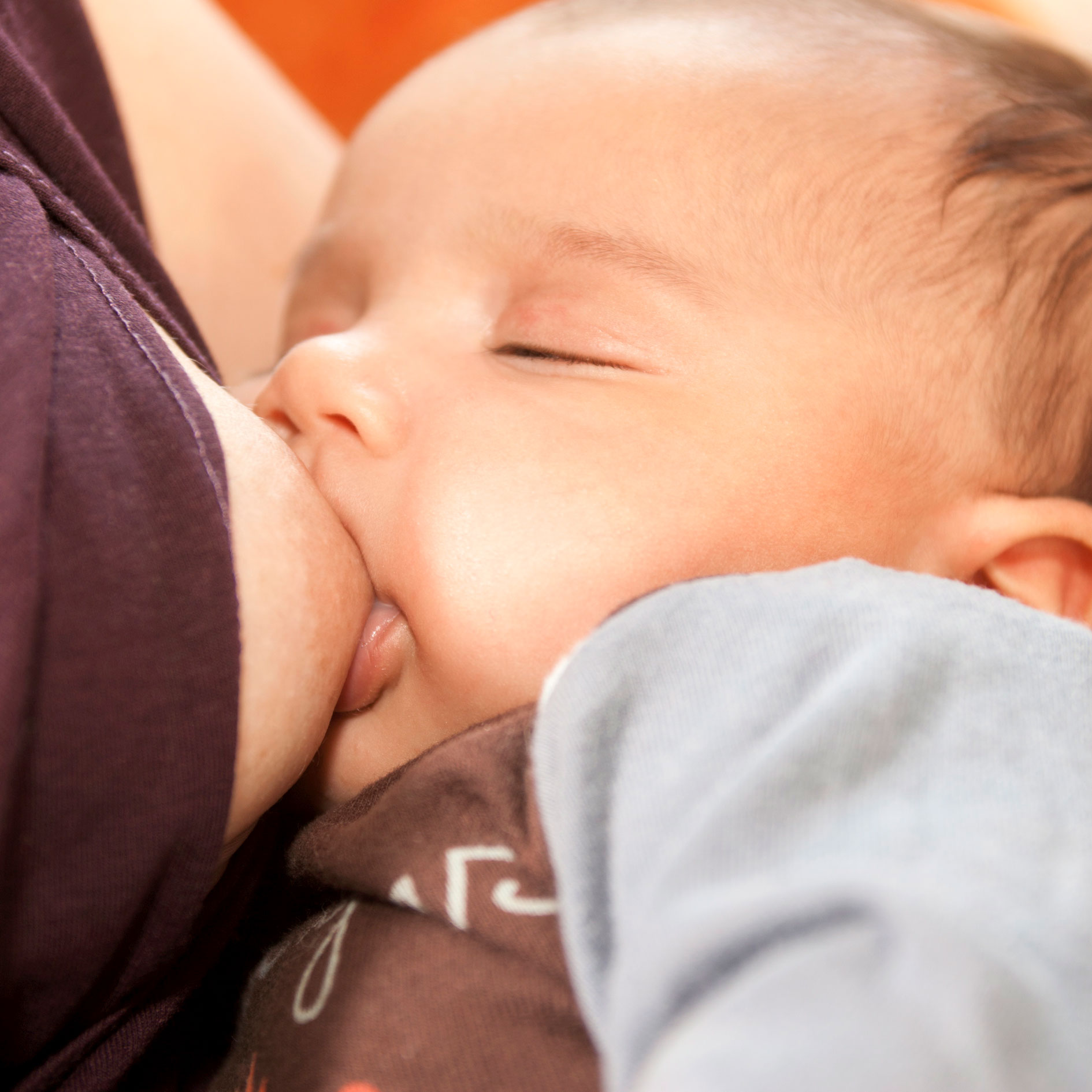 Allaitement Bebe Les Meilleures Postures Pour Allaiter Parents Fr