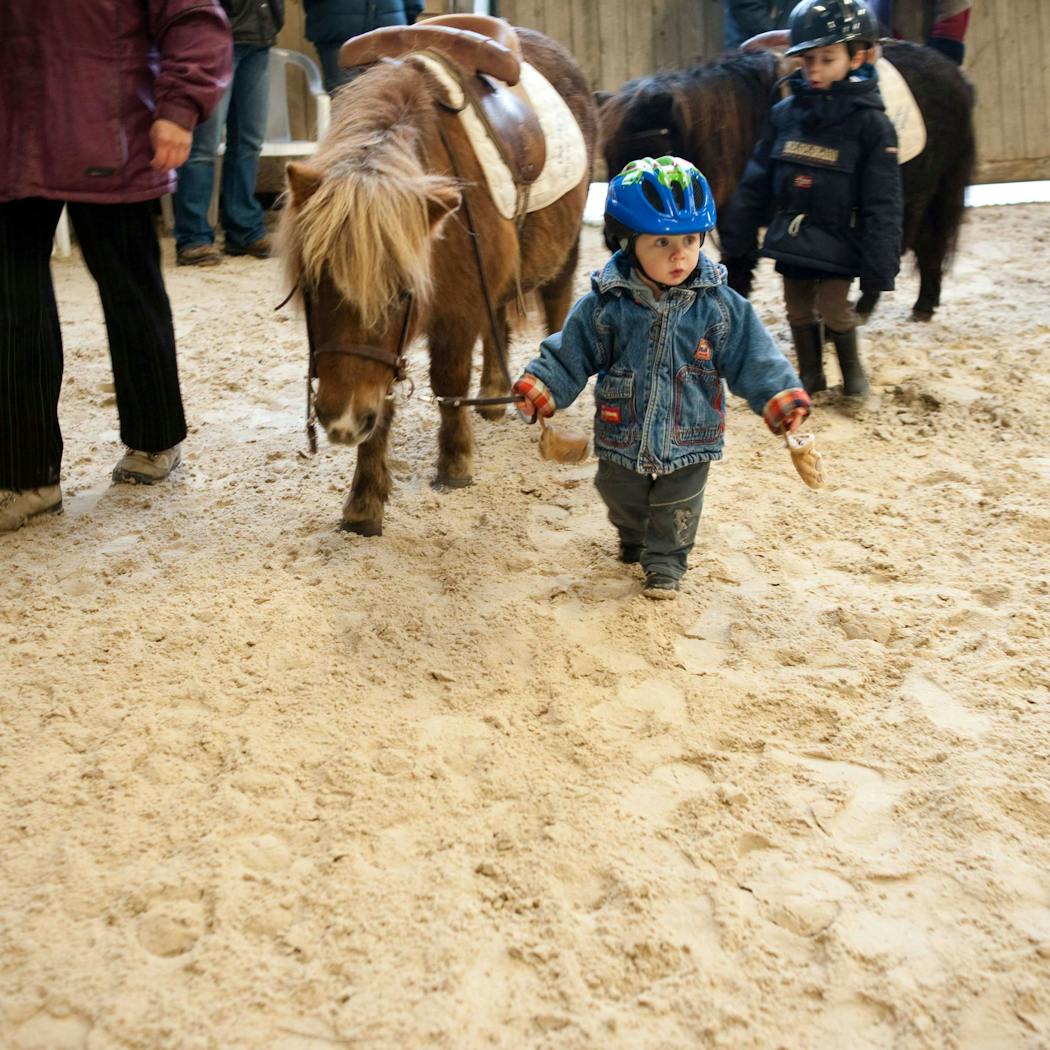 Equitation Pour Enfant Des Bebes Cavaliers Des Le Plus Jeune Age Parents Fr Equitation Pour Enfant Des Bebes Cavaliers Des Le Plus Jeune Age Parents Fr