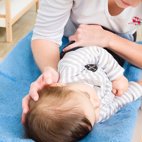 Comment Moucher Bebe Lecons De Puericulture Parents Fr Comment Moucher Bebe Lecons De Puericulture Parents Fr