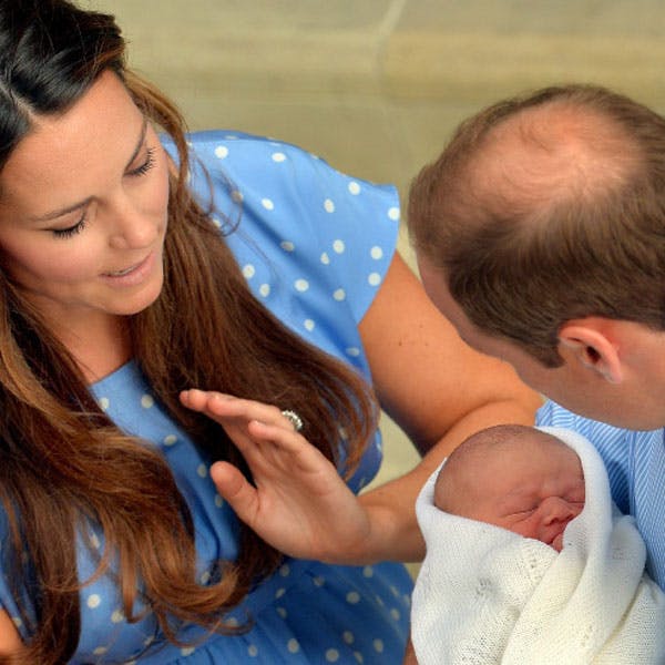 Kate Et William La Presentation Du Royal Baby Parents Fr