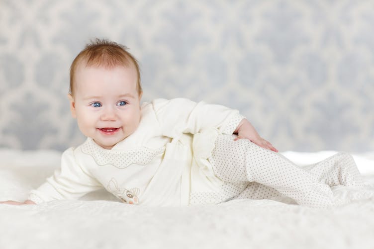 Premiers pas de bébé : comment l'aider à apprendre à marcher