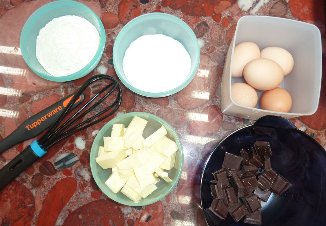 Moelleux au chocolat : les ingrédients pour 6
      personnes
