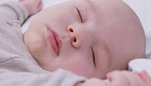 Un bébé chinois « mort » pleure avant
  l'incinération