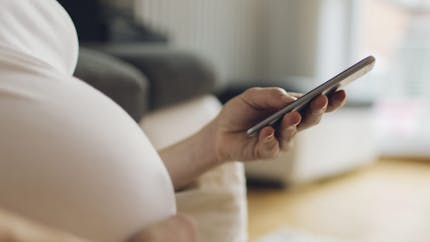 Wi-fi, 3G/4G : les ondes sont-elles dangereuses pendant la grossesse ?