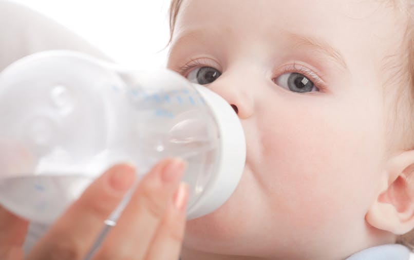 Hydrater Bebe Quelle Eau Pour Les Enfants Parents Fr Hydrater Bebe Quelle Eau Pour Les Enfants Parents Fr