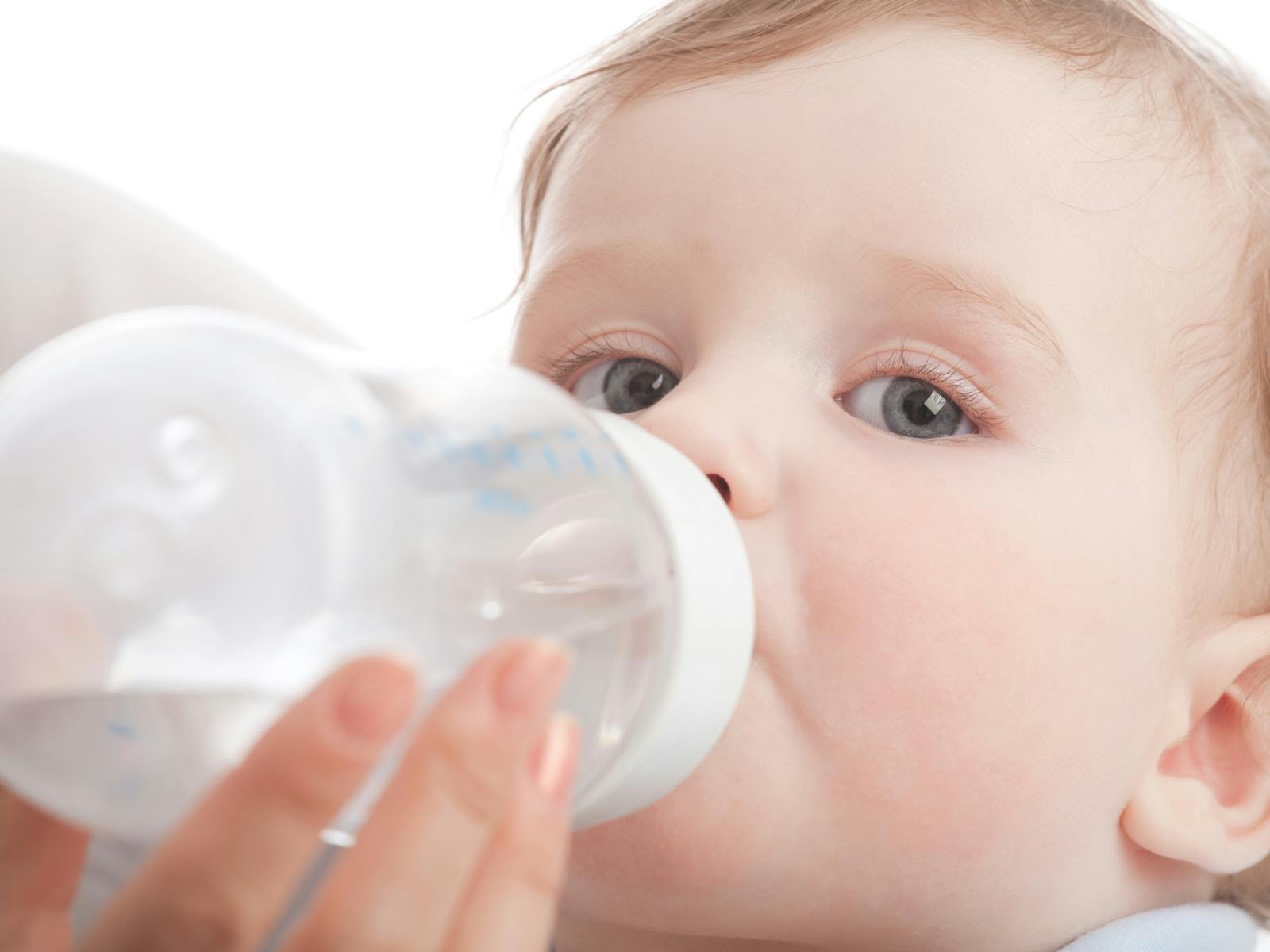 Hydrater Bebe Quelle Eau Pour Les Enfants Parents Fr