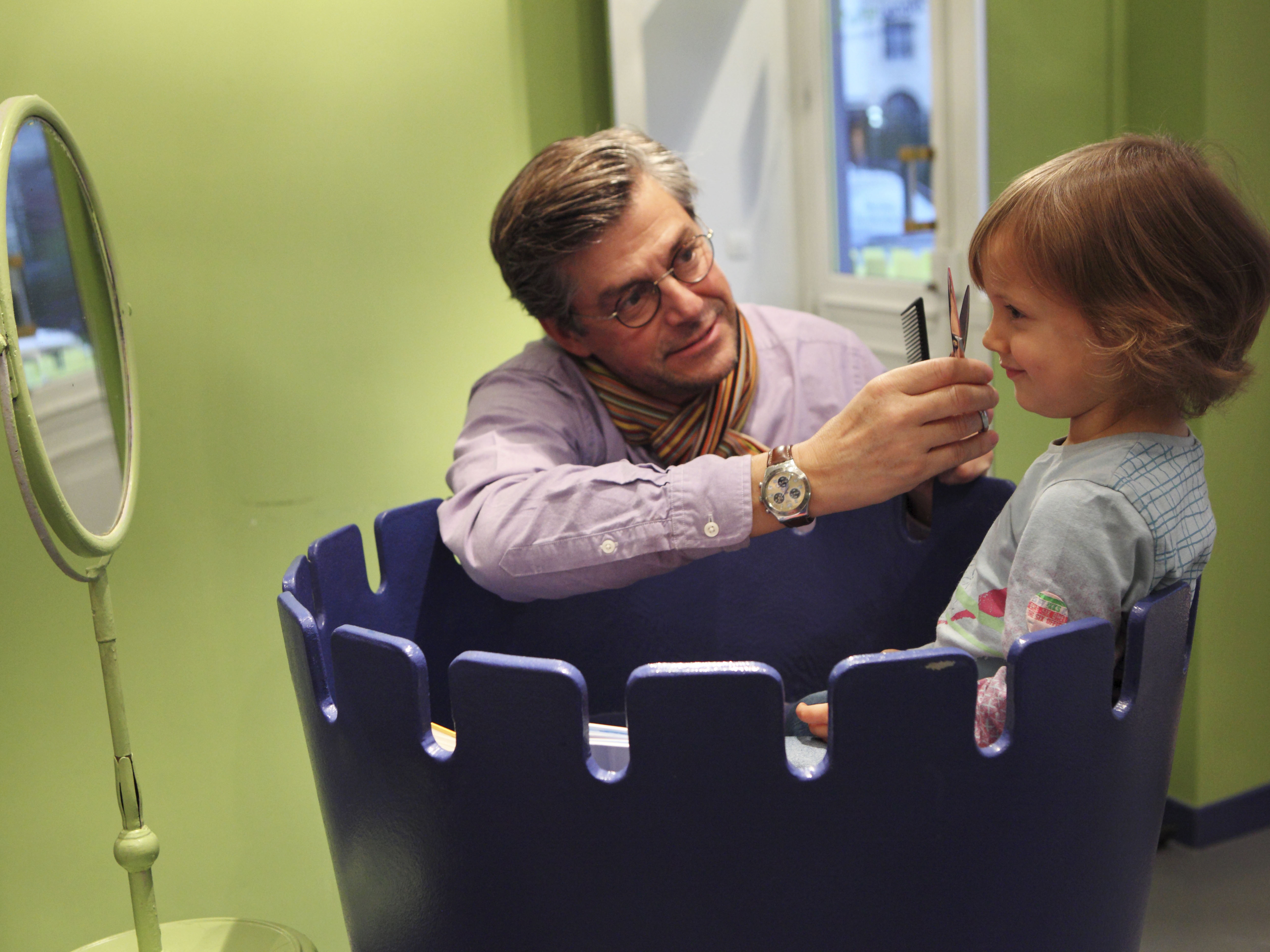 Coupe De Cheveux De Bebe Reportage Dans Un Salon Parents Fr