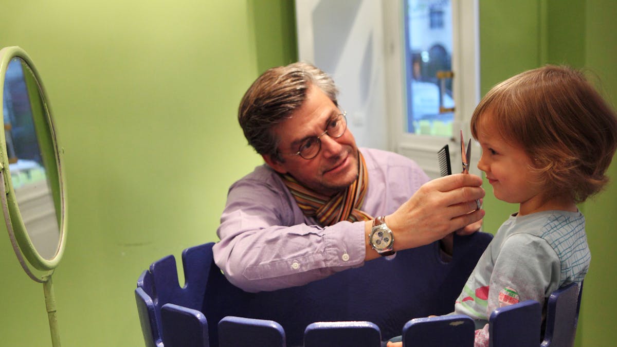 Coupe De Cheveux De Bebe Reportage Dans Un Salon Parents Fr Coupe De Cheveux De Bebe Reportage Dans Un Salon Parents Fr