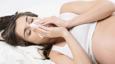 Rhume et grossesse : comment se soigner ?
