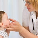 Exposer bébé aux allergènes développerait sa résistance
  aux allergies