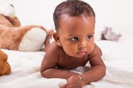 Éveil : n'hésitez pas à mettre votre bébé sur le ventre en journée
