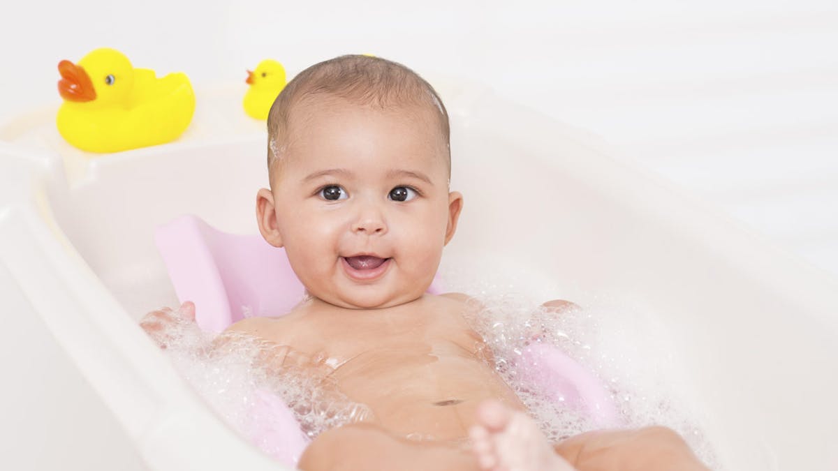 Toilette De Bebe Bien Choisir Le Materiel D Hygiene De Son Bebe Parents Fr Toilette De Bebe Bien Choisir Le Materiel D Hygiene De Son Bebe Parents Fr