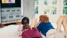 Violence à la télévision : les parents doivent en parler
  avec leurs enfants