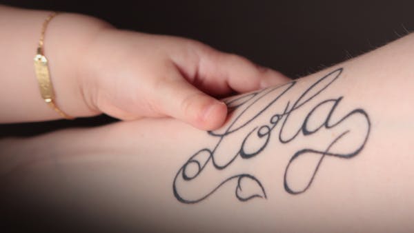 Des idées de tatouages de mamans en l’honneur de la naissance de leurs bébés