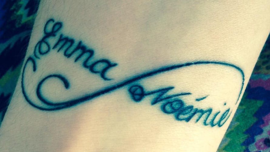 Le tatouage d'Amanda pour Emma et Noémie