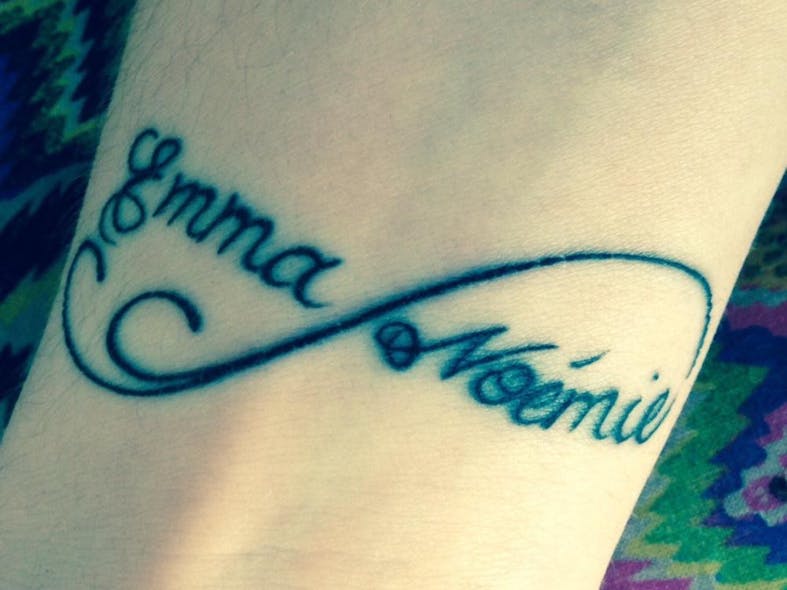Le tatouage d'Amanda pour Emma et Noémie