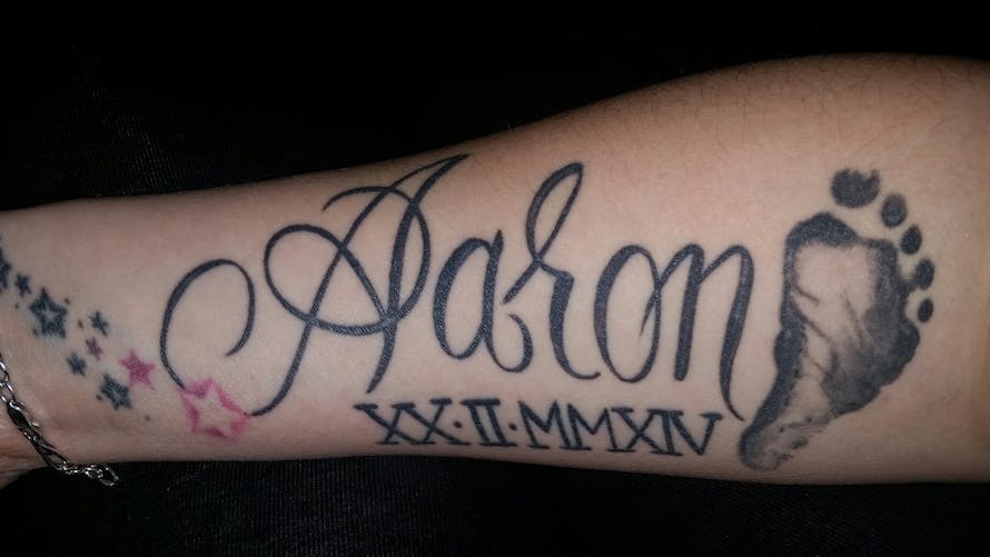 Le tatouage d'Elodie pour Aaron