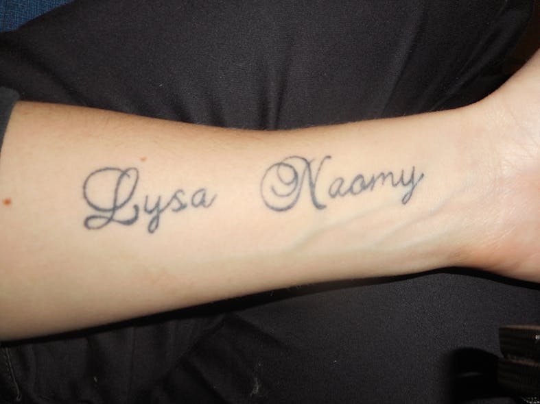 Le tatouage de Clémence pour Lysa et Naomy