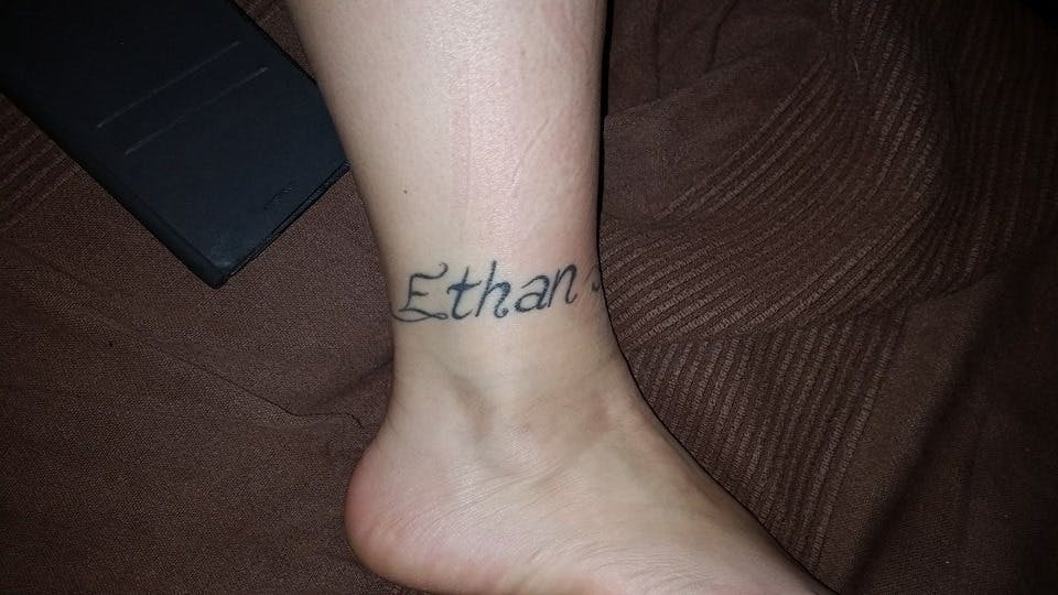 Le tatouage de Laëtitia pour Ethan