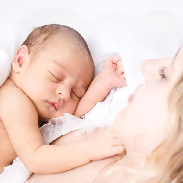 Bebe Asphyxie Sur Le Sein De Sa Mere L Hopital Condamne Parents Fr