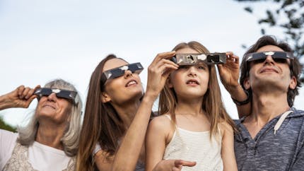 Eclipse solaire : attention aux yeux des enfants !