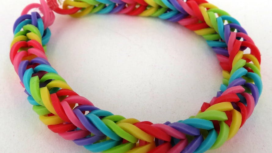 Un bracelet Rainbow loom